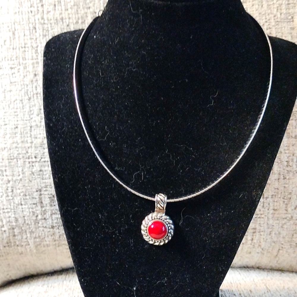 Sterling silver pendant with coral center 18", 1.50 x 2 inches for penda…